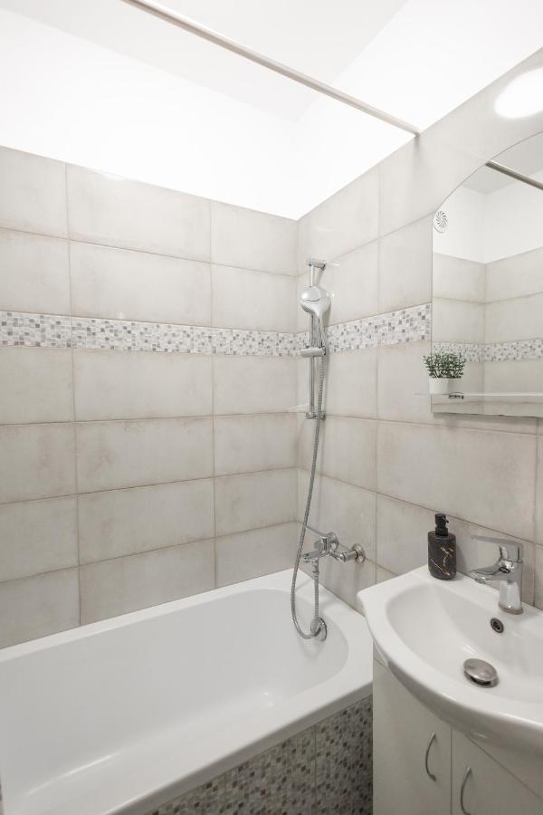 Clicktheflat Stawki Apart Rooms Варшава Екстер'єр фото