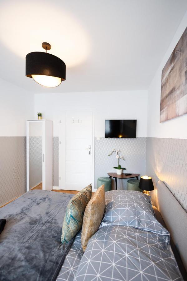 Clicktheflat Stawki Apart Rooms Варшава Екстер'єр фото