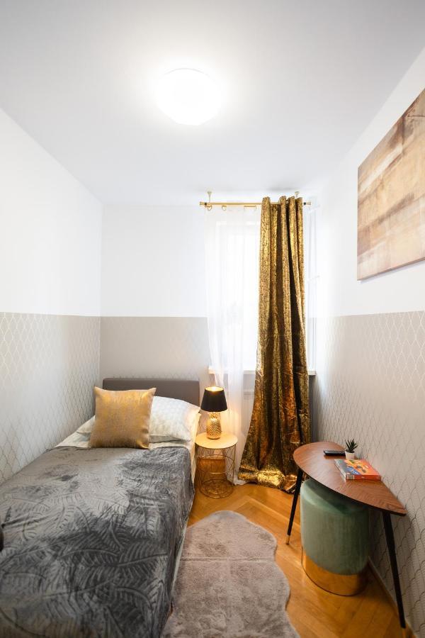Clicktheflat Stawki Apart Rooms Варшава Екстер'єр фото