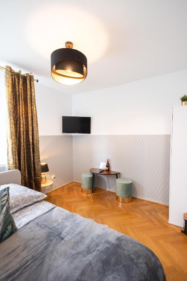 Clicktheflat Stawki Apart Rooms Варшава Екстер'єр фото
