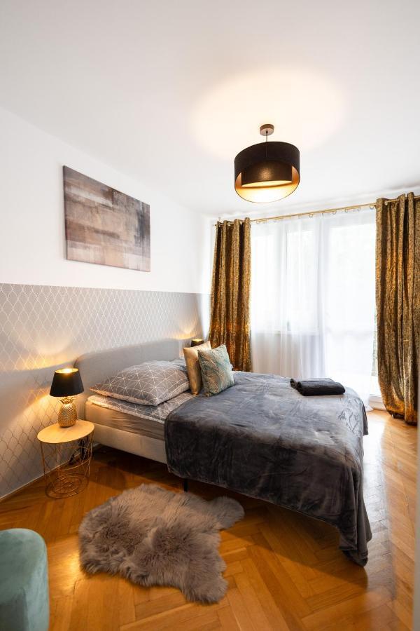 Clicktheflat Stawki Apart Rooms Варшава Екстер'єр фото